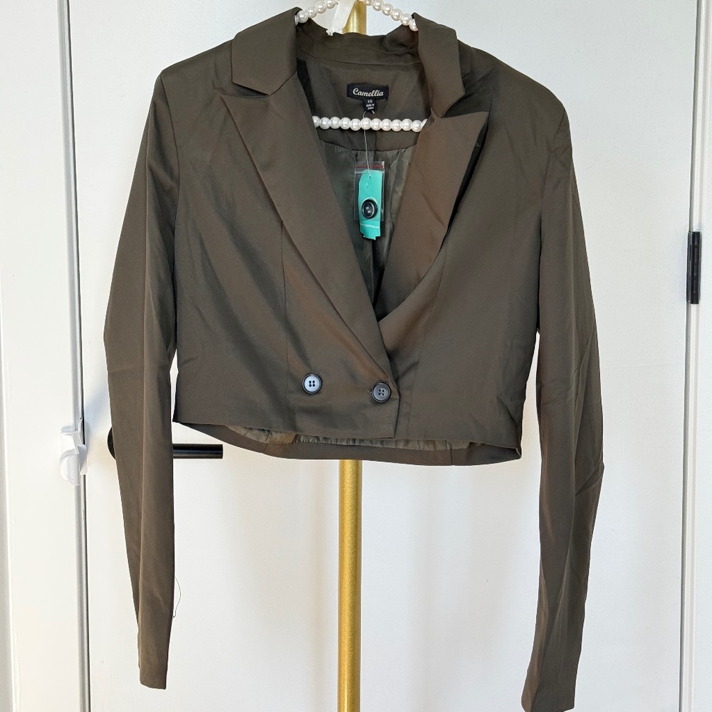 Camellia Cropped Double-Breasted Blazer